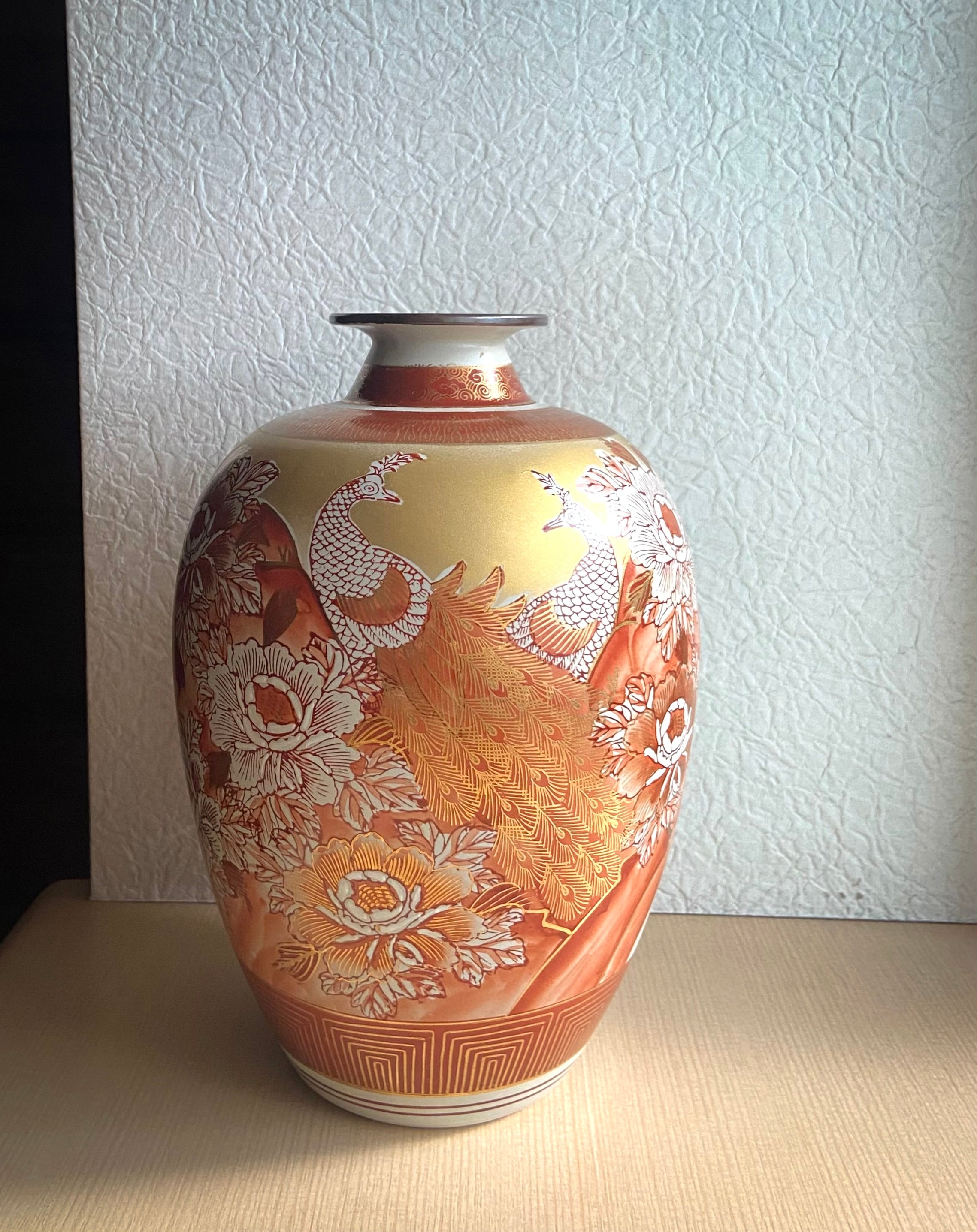 九谷焼 花瓶 花器 色絵 金彩 牡丹 孔雀 南春造 共箱 伝統工芸 (石川県