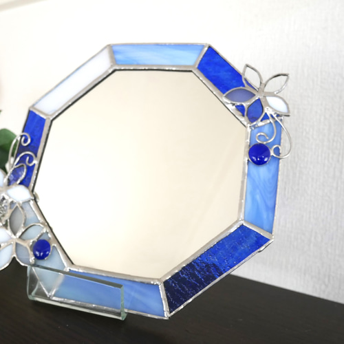 ✴︎:.｡青の煌めき 白い花の青色八角形鏡♪ 花3つ（size20.5/Max23