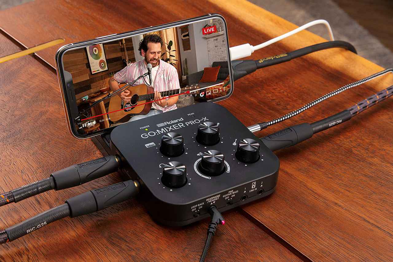 ローランドのスマホ用オーディオ・ミキサー「GO:MIXER PRO-X」。マイク