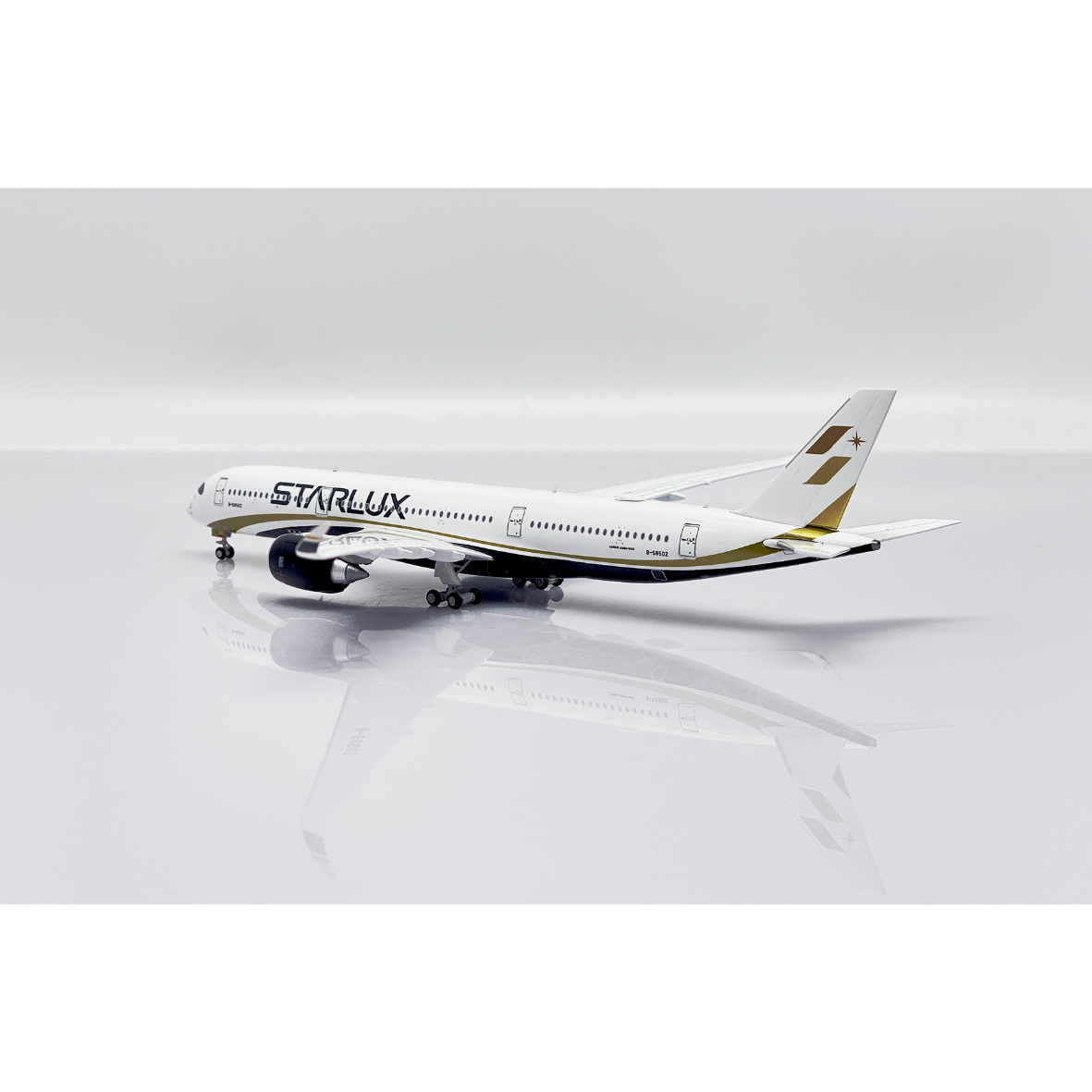1/400 A350-900XWB スターラックス航空 B-58502
