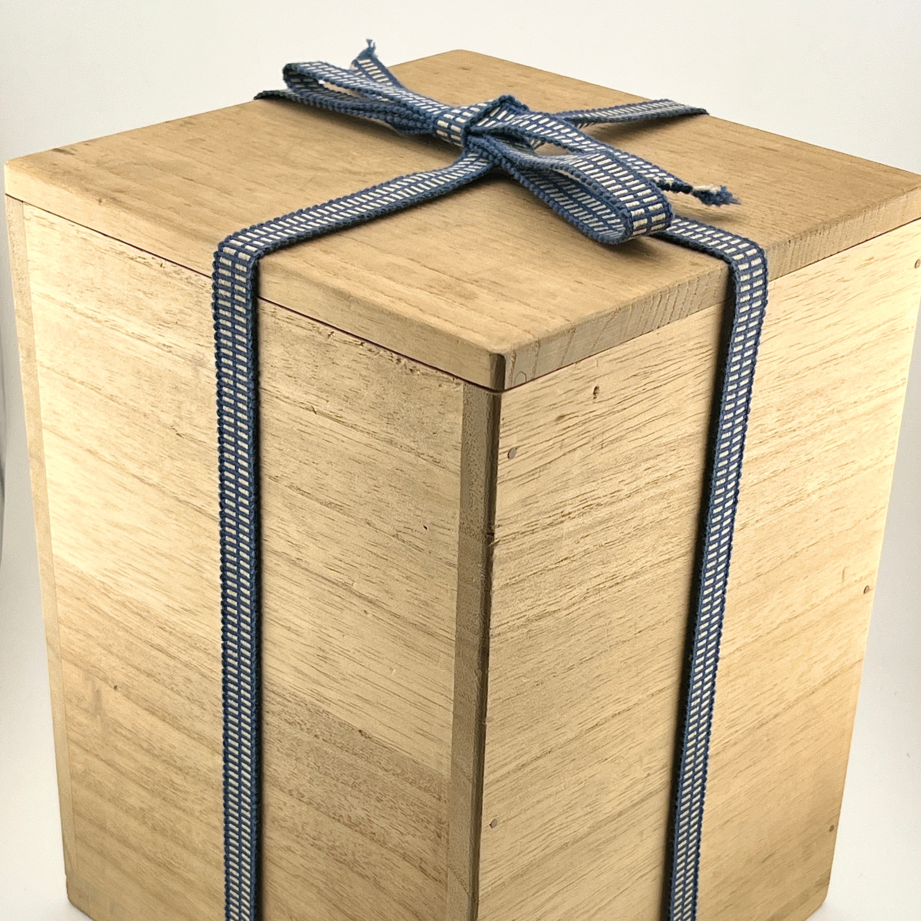 壺屋焼 人間国宝 金城次郎作 海老魚紋花瓶 – 生活民芸 なかむた