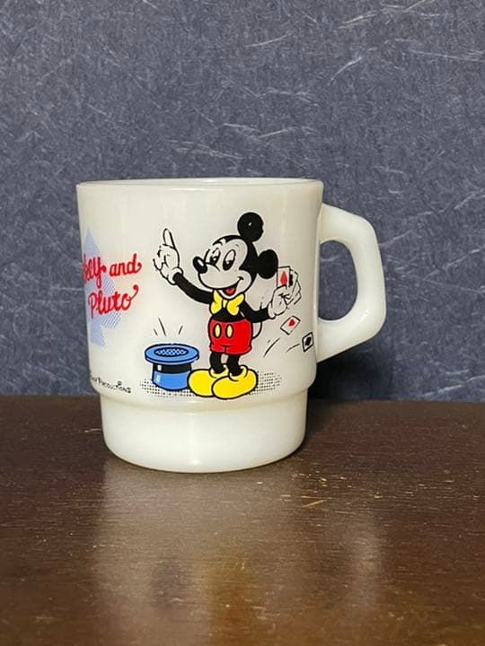 希少商品　ファイヤーキング　ディズニー Fire-King Japan より「オズワルド・ザ・ラッキー・ラビット」の