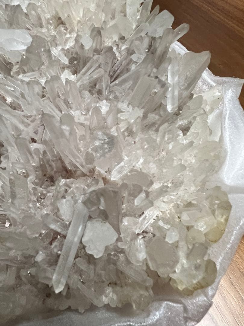 四川省産ニードル.クォーツフラワークラスター約5.2kg - メルカリ